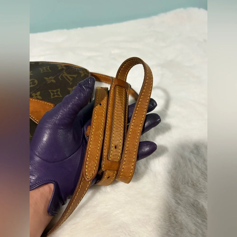 Louis Vuitton Jeune Fille Crossbody Monogram PM size. Great condition. - Picture 7 of 9